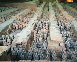 Foso 1 con formaciones de batalla de los Guerreros de Terracota en Xi'an